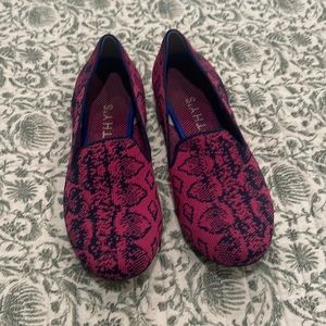 Rothy’s fuchsia & navy snake